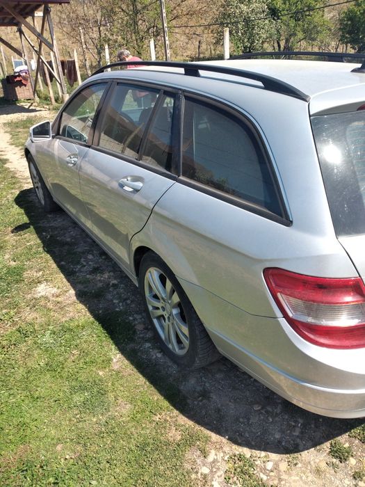 Vând Mercedes C200