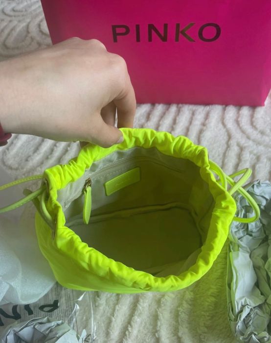 Чанта неонова на Pinko