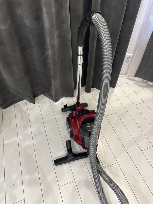 Aspirator fara sac Bosch BGC05A322 ( ca nou )