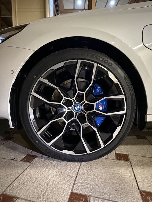 BMW i5edrive M40L