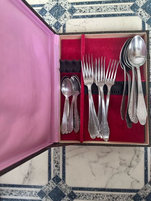 Набор ложек и вилок