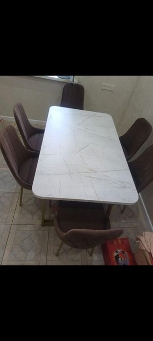 Продам стол обеденный