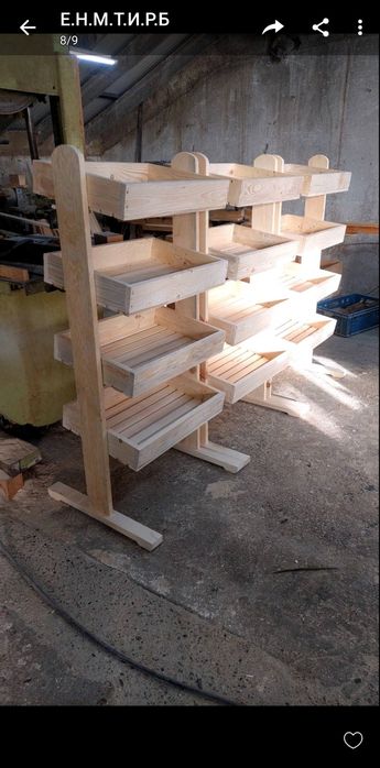 Стелажи от масивна дървесина