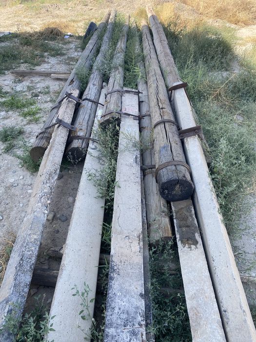 Столб деревьянный