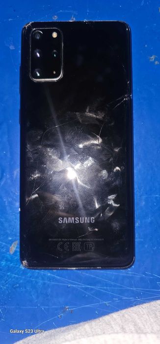 Samsung s20+ с пятном
