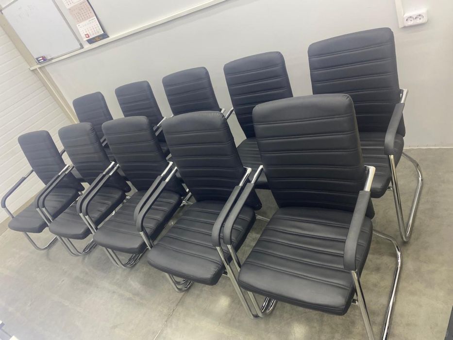 Стулья и парты для офиса