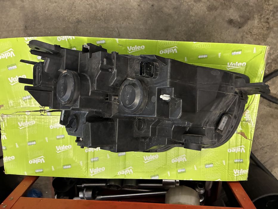 Фарове - ляв и десен за Опел комбо 2021 г