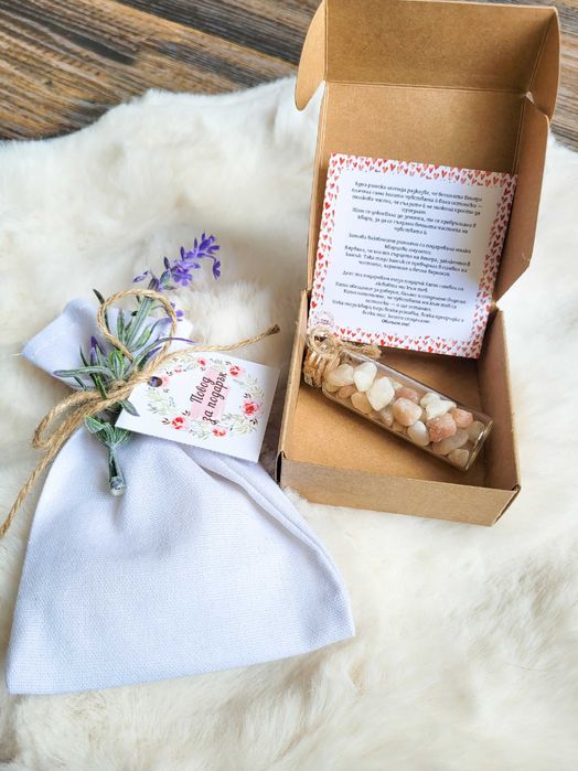 Подарък за Свети Валентин - гривни за двойки и/или бурканче с кварц