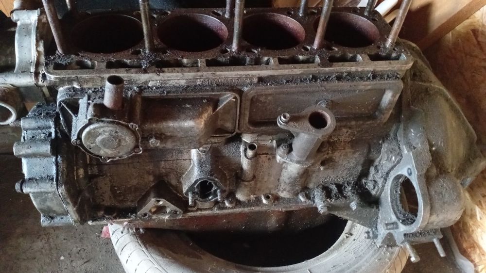 Двигатель 2146  карбюратор