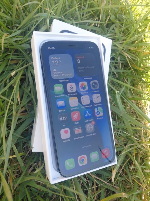 Телефон IPhone 12