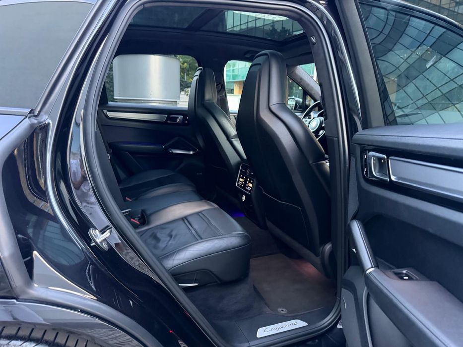 Porsche Cayenne Turbo 550 CP in garantie