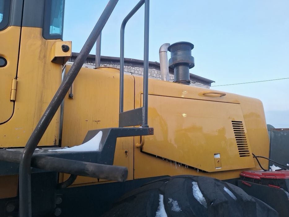 продам фронтальный погрузчик 3 кубовый