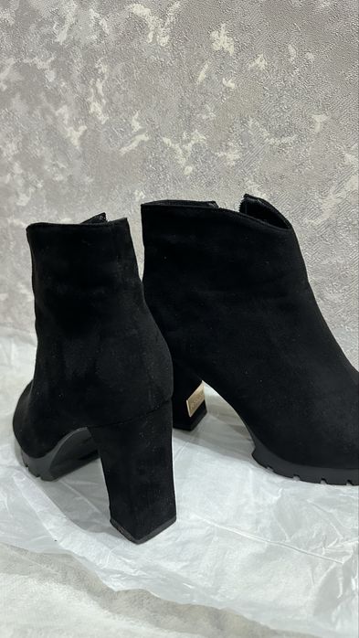 Ботильоны набук в идеальном состоянии