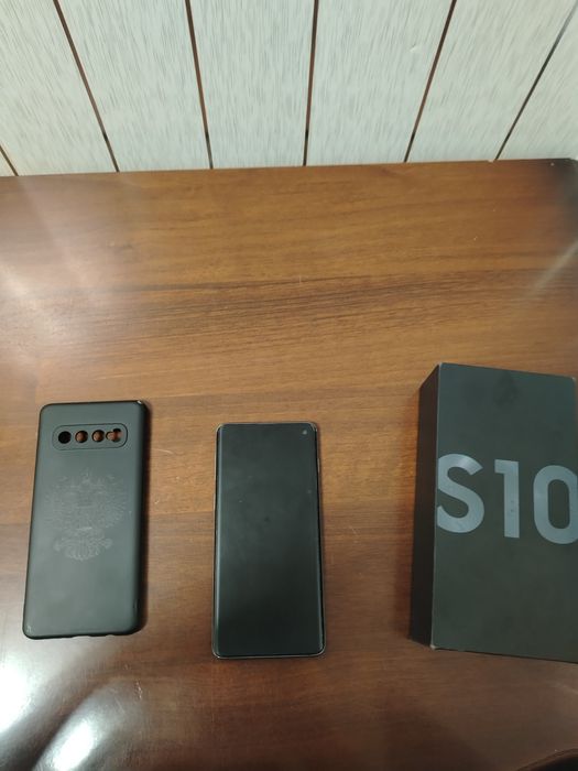 Телефон Samsung s10