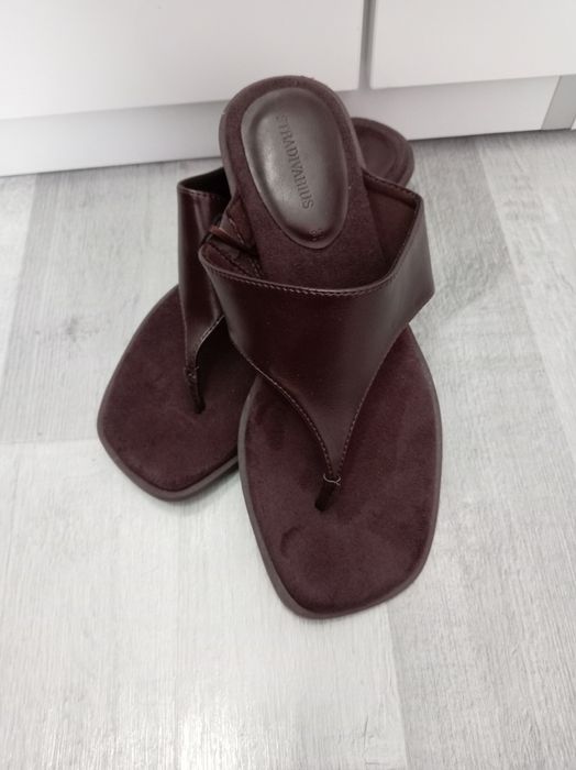 Papuci Stradivarius, mărime 36 și 38. Preț  70 buc