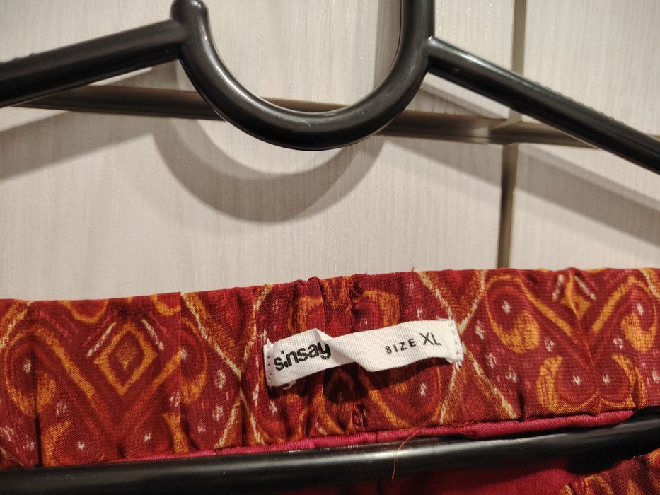 Дамска пола, червена