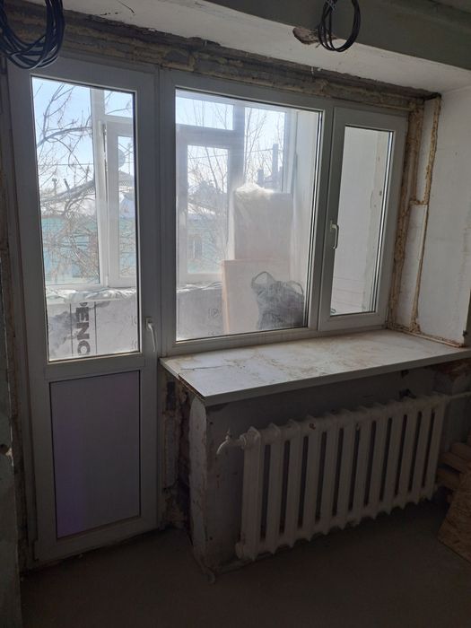 Продам  балконное окно и дверь.