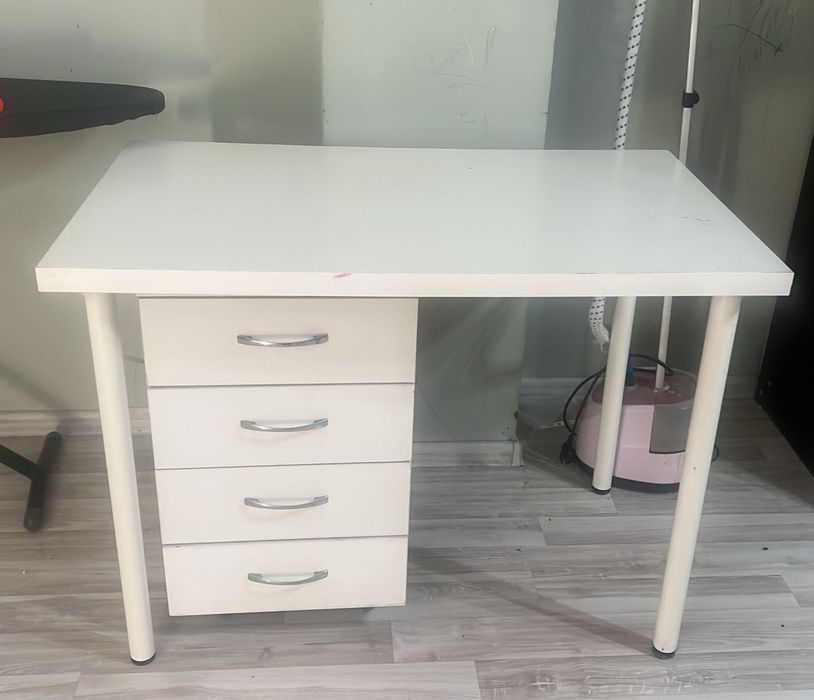 Стол срочно продаётся