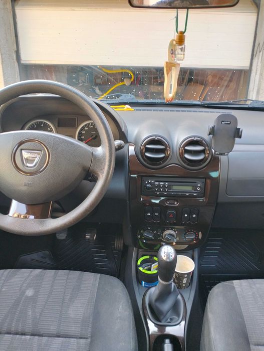 Vând Dacia Duster