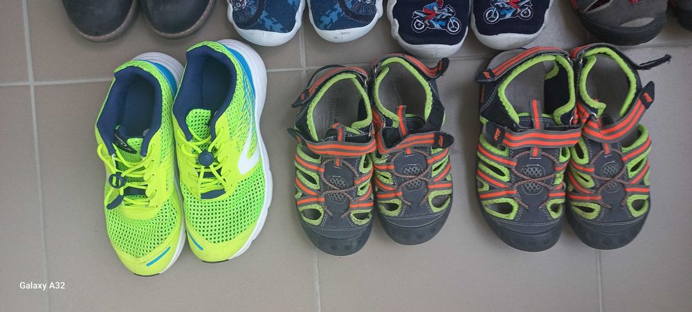 Детски сандали и пантофи