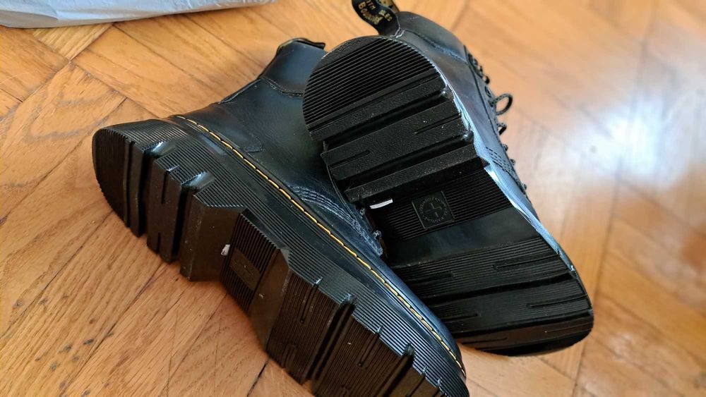 Кожени кубинки Dr. Martens