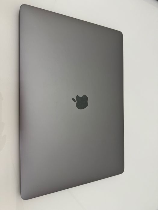 MacBook PRO 2017 15’4 Retina. Core i7/16/512/4GB VGA
