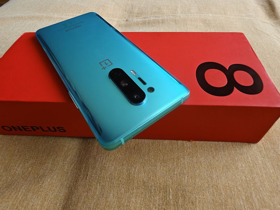 One plus 8 pro, 12/256 Гб