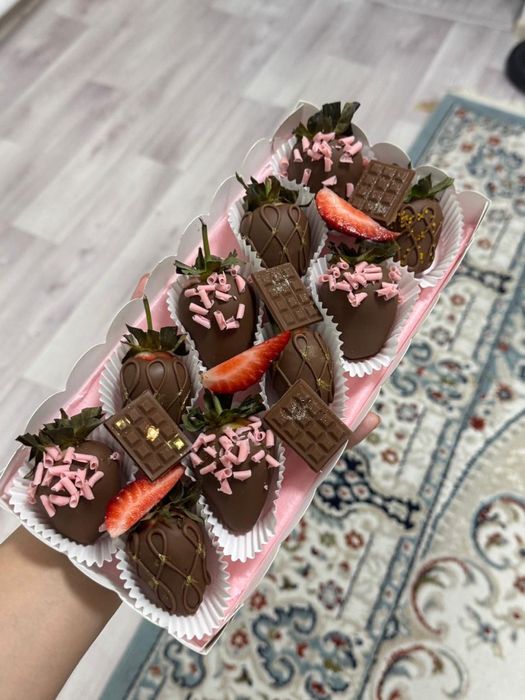 клубника в шоколаде в наличии