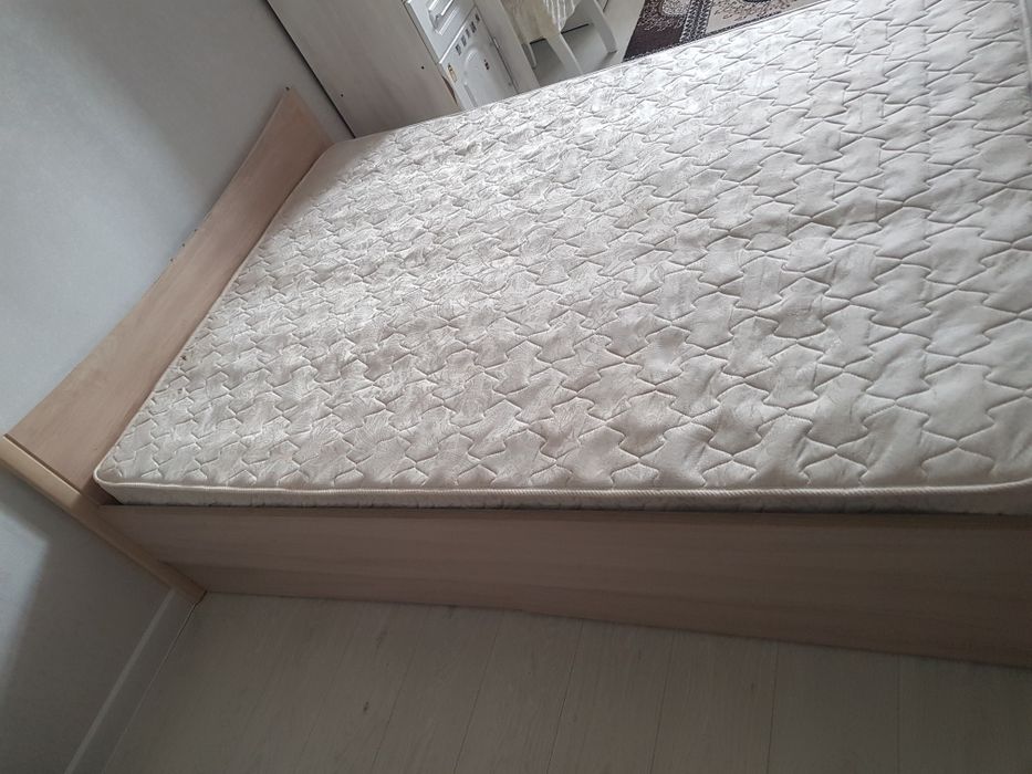 Продам кровать полуторка