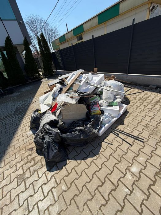 Ofer servicii de transport moloz și mobila