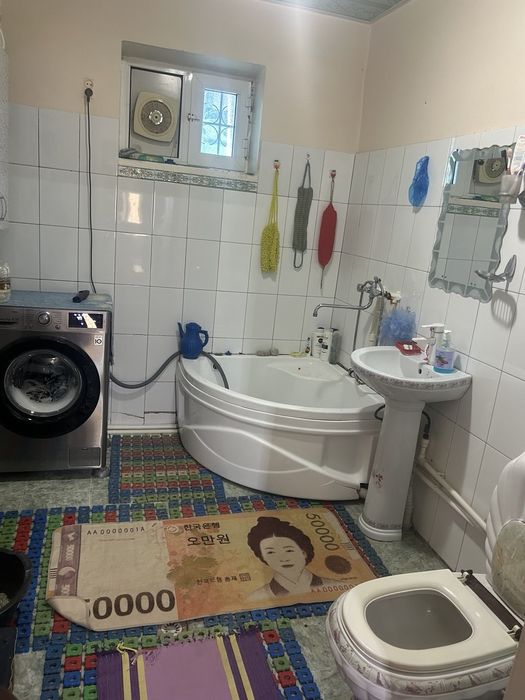 Dehqon bozori yonida 3xonali kv sotiladi