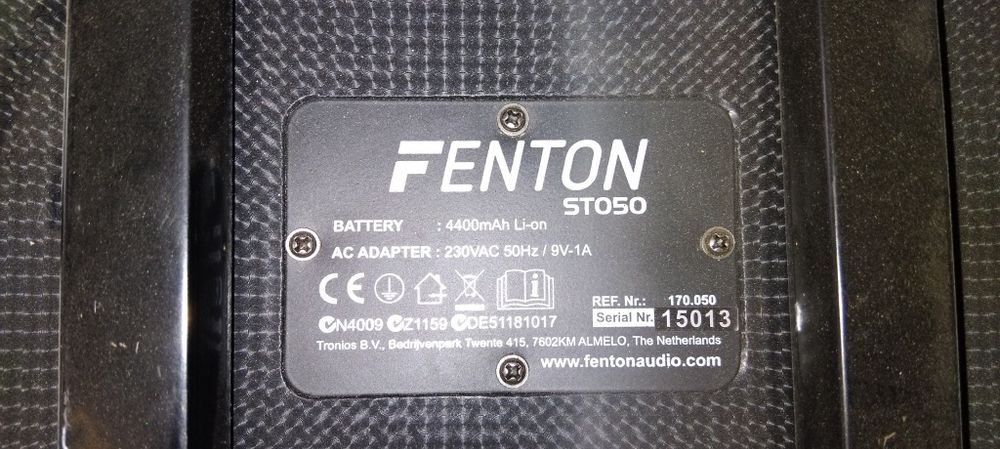 Преносима тонколона Fenton STO50 с вграден акумулатор. 
Захранване от