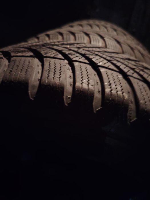 Vând 4 anvelope Semperit