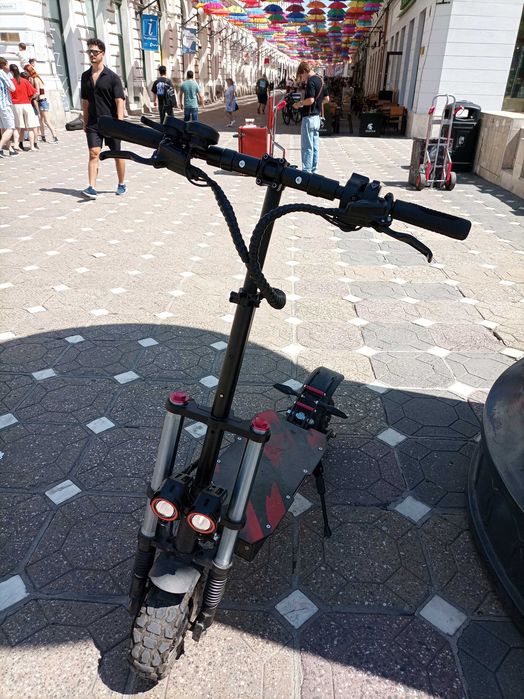 Trotinetă electrică 2 motoare in stare bună detalii la telefon sau in Timișoara nu  cine este interesat 4500 Lei negociabil