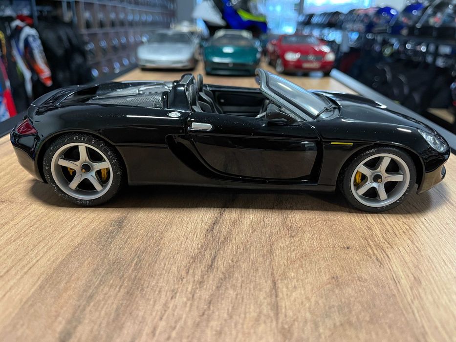 BBUARGO колекционерски модел PORSCHE CARRERA GT 2002 г. 1:18 мащаб