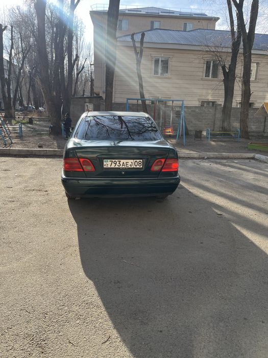 Mercedes-Benz E230 W210