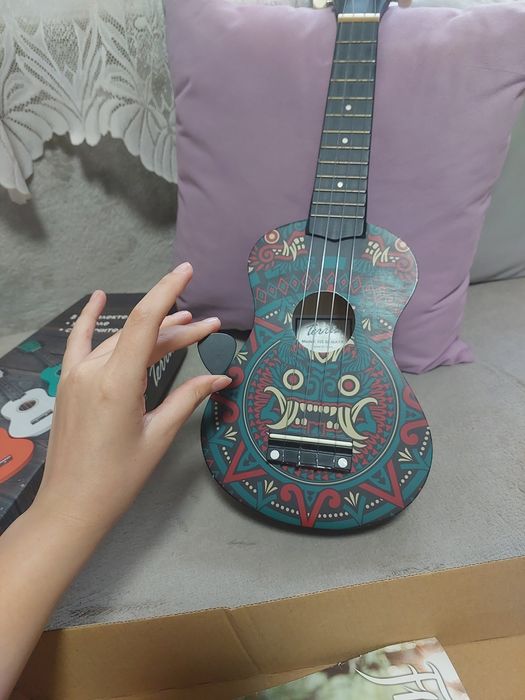 продаю укулеле сопрано почти новое