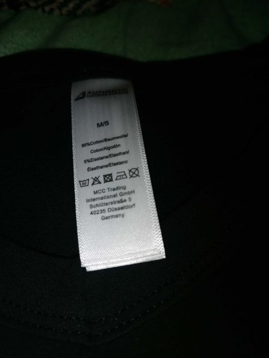 Продавам 3 броя нови тениски - размер М - на обща цена 15 лв.