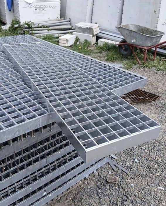 Trepte zicate metalice