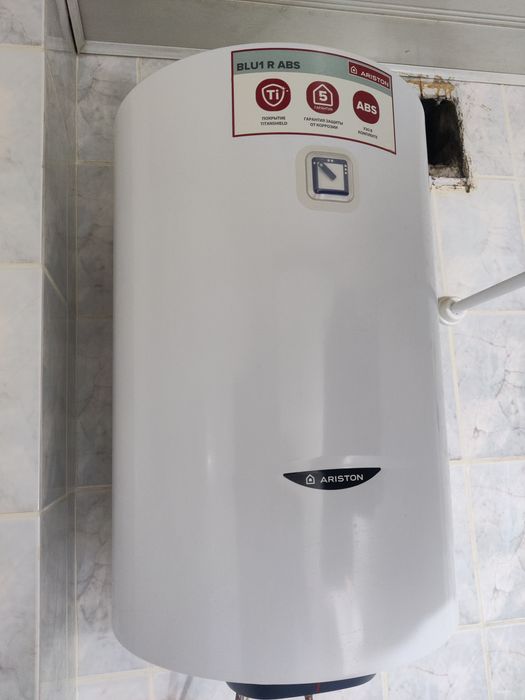 Продается водонагреватель Ariston BLU1 R ABS