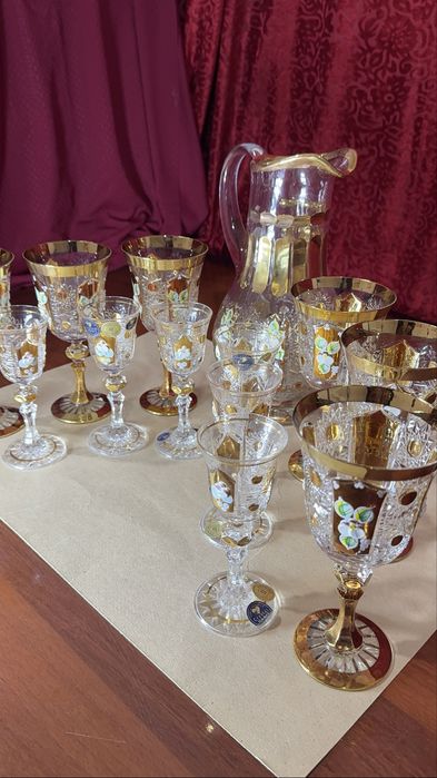 Графин и фкжеры и рюмки