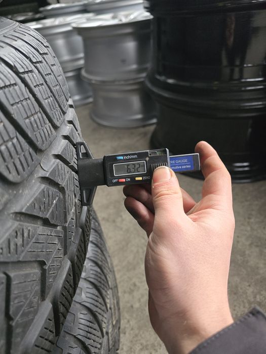 4 Броя 235/60/18 Pirelli 2x7,4mm 2x6,3mm