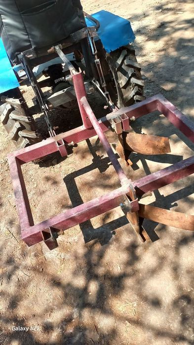 Mini traktor sotiladi