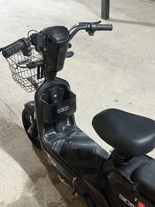 Скутер sk8 продам