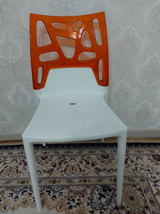 Стулья пластиковые производства Турции