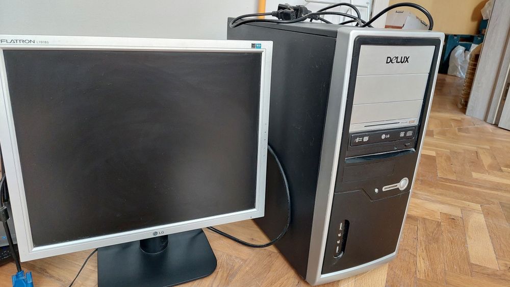 Настолен компютър Delux