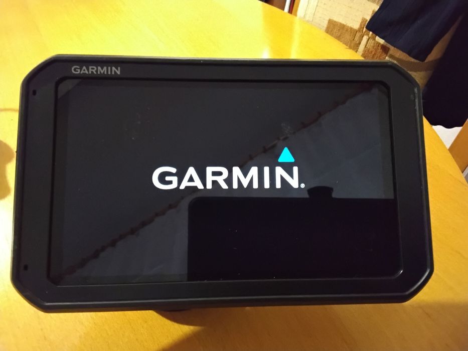 Професионална навигация за камиони Garmin dezi780