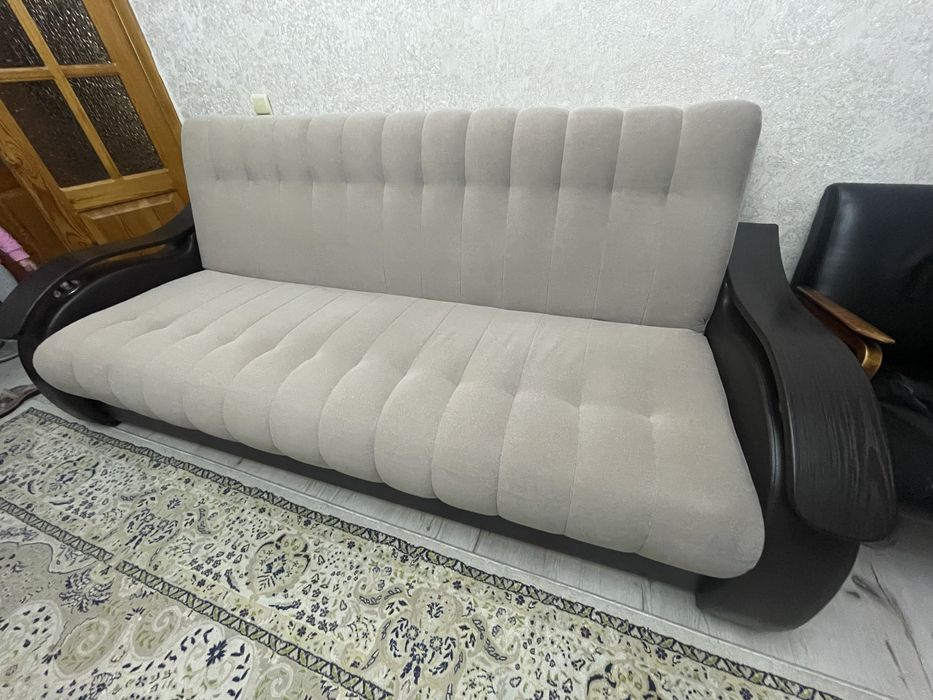 Продается для гостиной ( диван)
