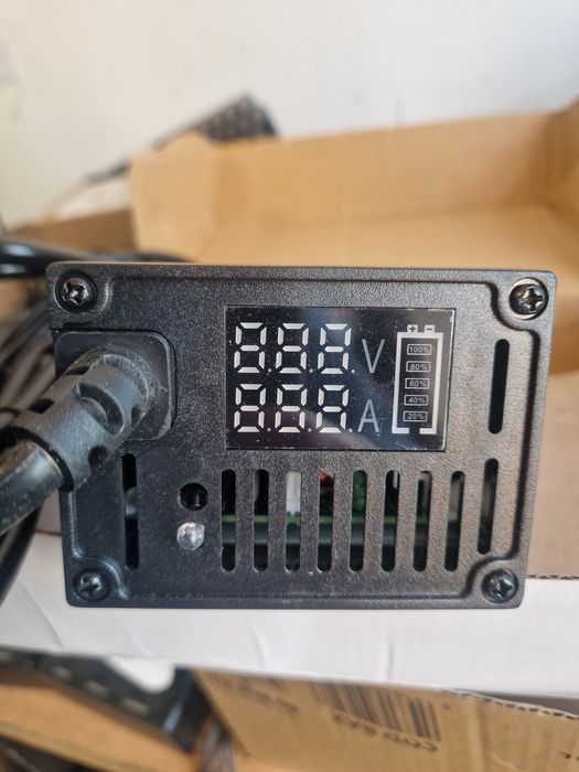 Încărcător pentru baterii lithium 58.8 v (14s) cu reglaj de amperaj