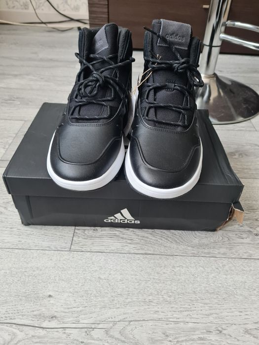 Продам оригинальные кроссовки адидас